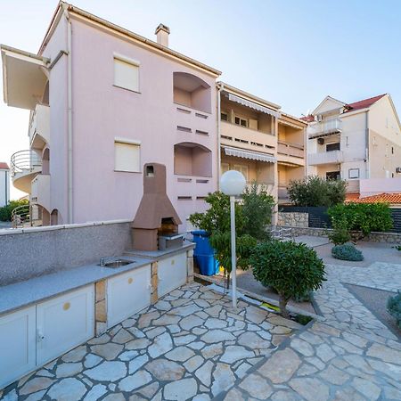 Apartments Cvetka Novalja Exterior photo